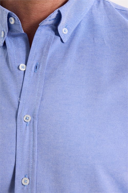 Erkek Slim Fit Dar Kesim Uzun Kollu Pamuklu Oxford Doku Kolay Ütülenebilir Mavi Düğmeli Yaka Gömlek