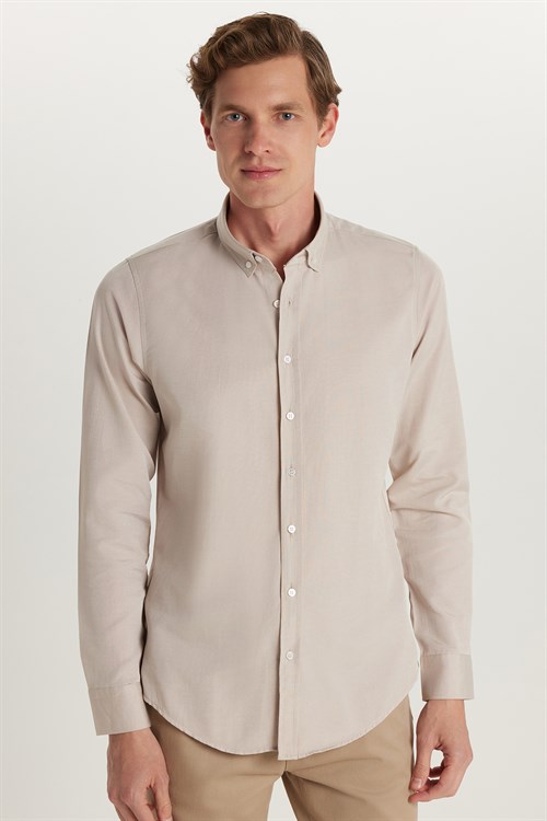 Erkek Slim Fit Dar Kesim Uzun Kollu Pamuklu Oxford Doku Kolay Ütülenebilir Taş Renk Düğmeli Yaka Gömlek