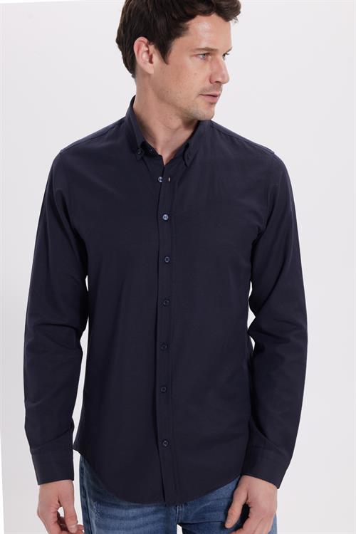 Erkek Slim Fit Dar Kesim Uzun Kollu Pamuklu Oxford Doku Kolay Ütü Lacivert Düğmeli Yaka Gömlek