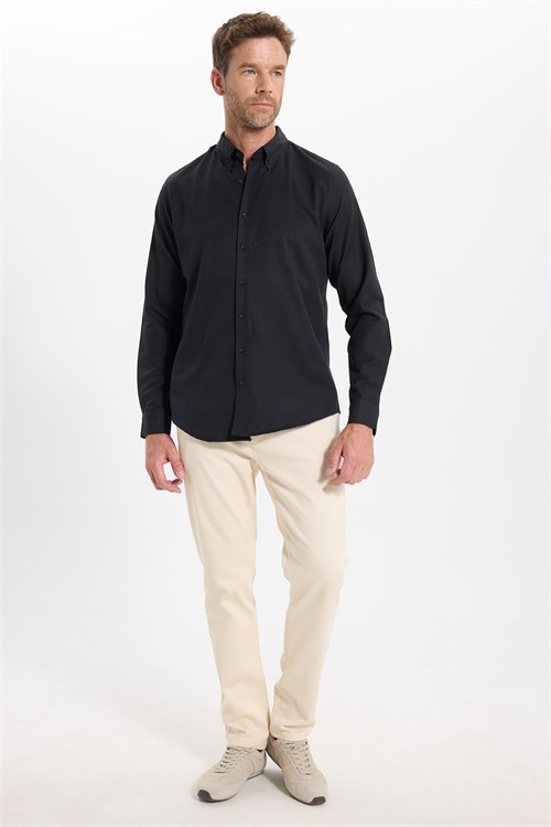 Erkek Slim Fit Dar Kesim Uzun Kollu Pamuklu Oxford Doku Kolay Ütülenebilir Siyah Düğmeli Yaka Gömlek