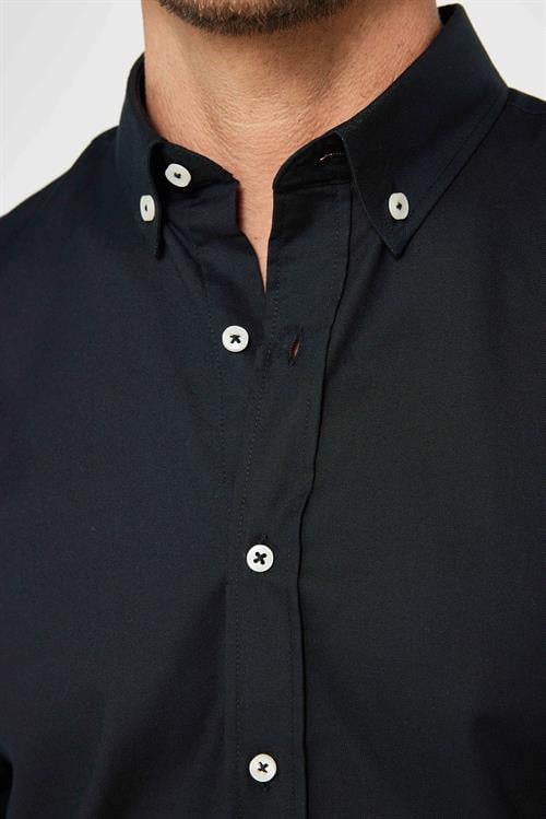 Erkek Slim Fit Dar Kesim Uzun Kollu %100 Pamuk Oxford Doku Siyah Düğmeli Yaka Gömlek