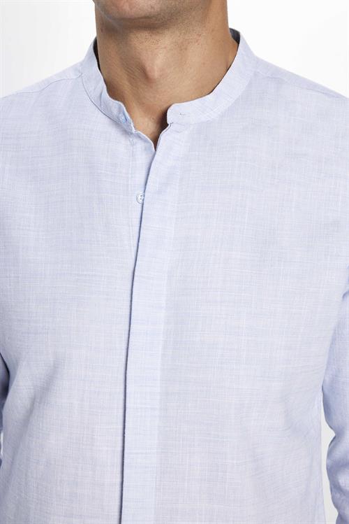 Erkek Slim Fit Dar Kesim Uzun Kollu %100 Pamuk Keten Doku Armürlü Mavi Hakim Yaka Gömlek