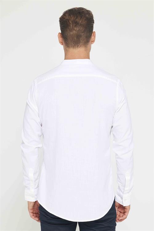 Erkek Slim Fit Dar Kesim Uzun Kollu %100 Pamuk Keten Doku Armürlü Beyaz Hakim Yaka Gömlek