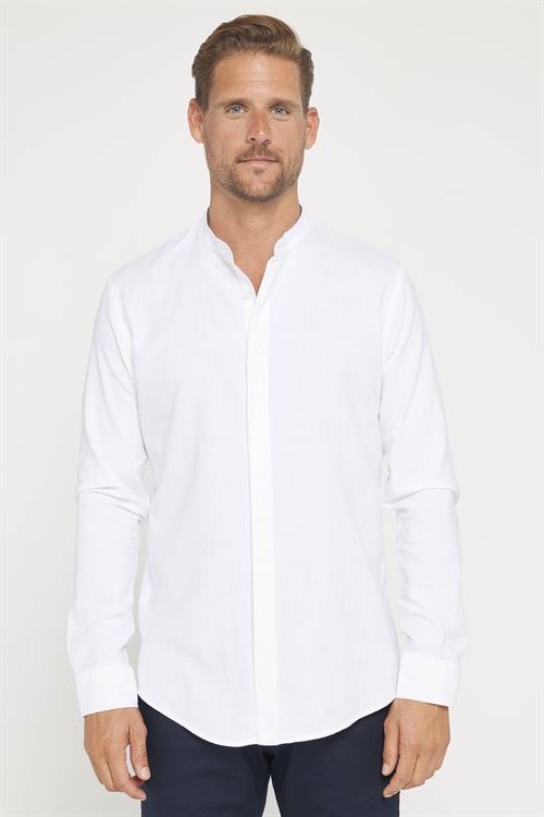 Erkek Slim Fit Dar Kesim Uzun Kollu %100 Pamuk Keten Doku Armürlü Beyaz Hakim Yaka Gömlek