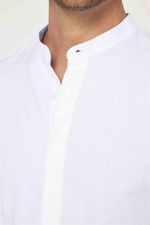 Erkek Slim Fit Dar Kesim Uzun Kollu %100 Pamuk Keten Doku Armürlü Beyaz Hakim Yaka Gömlek