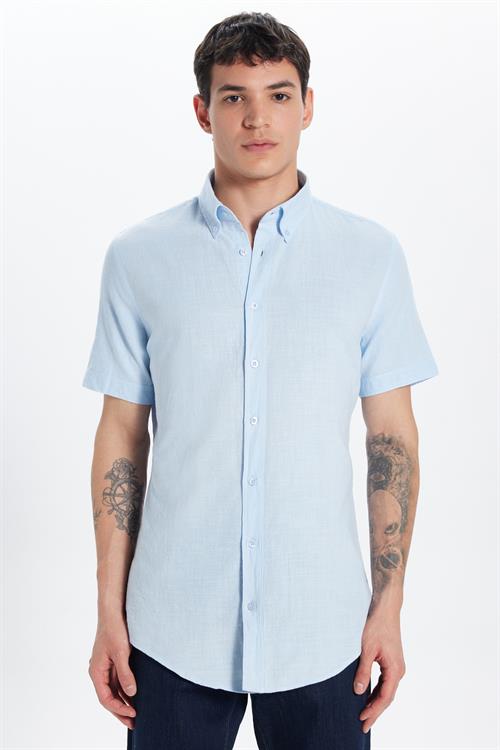 Erkek Slim Fit Dar Kesim Kısa Kollu %100 Pamuk Keten Doku Mavi Düğmeli Yaka Gömlek