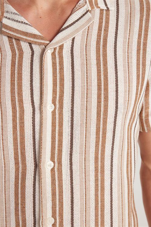 Erkek Slim Fit Dar Kesim Pamuklu Rahat Kullanım Çizgili Kısa Kollu Apaş Yaka Gömlek