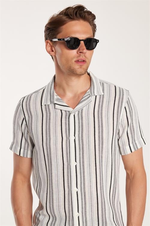 Erkek Slim Fit Dar Kesim Pamuklu Rahat Kullanım Çizgili Kısa Kollu Apaş Yaka Gömlek