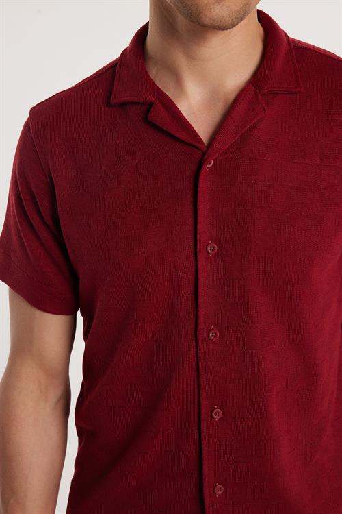 Slim Fit Kısa Kol Örme Kumaş Apaş Yaka Rahat Armürlü Doku Bordo Erkek Gömlek
