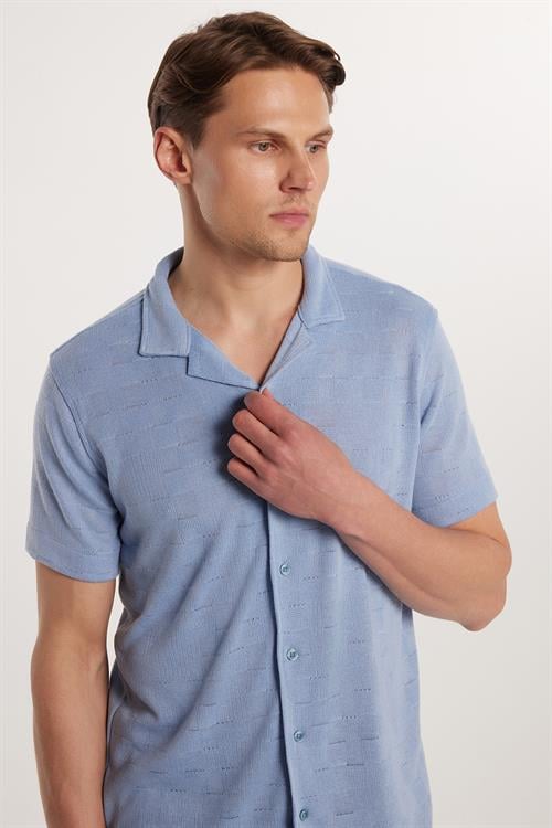 Slim Fit Kısa Kol Örme Kumaş Apaş Yaka Rahat Armürlü Doku Mavi Erkek Gömlek
