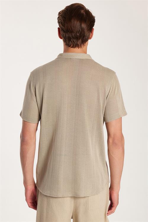 Erkek Slim Fit Örme Kumaş Apaş Yaka Rahat Kullanım Kısa Kol Bej Gömlek