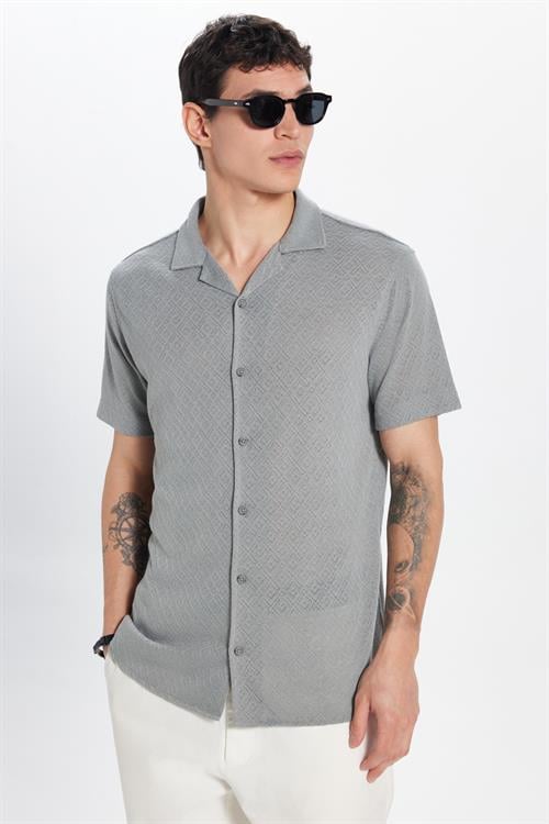 Erkek Slim Fit Dar Kesim Kısa Kollu Örme Doku Apaş Yaka Gri Gömlek