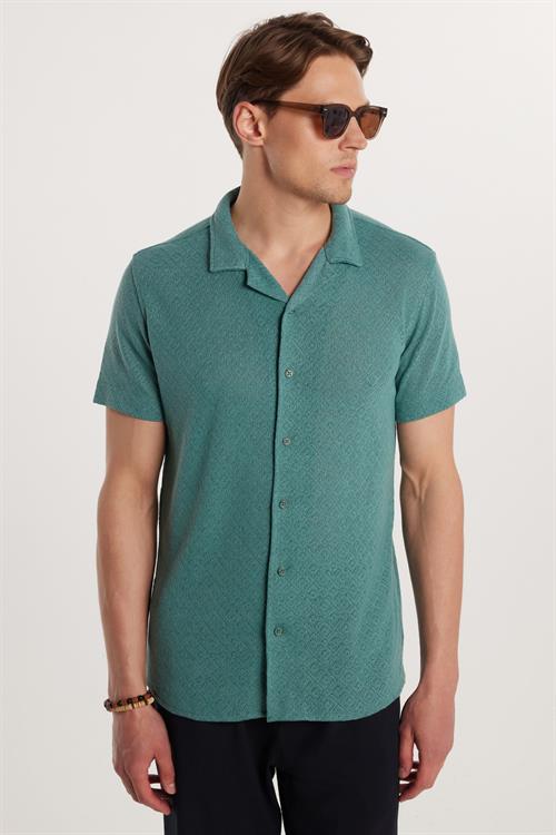 Erkek Slim Fit Dar Kesim Kısa Kollu Örme Doku Apaş Yaka Yeşil Gömlek