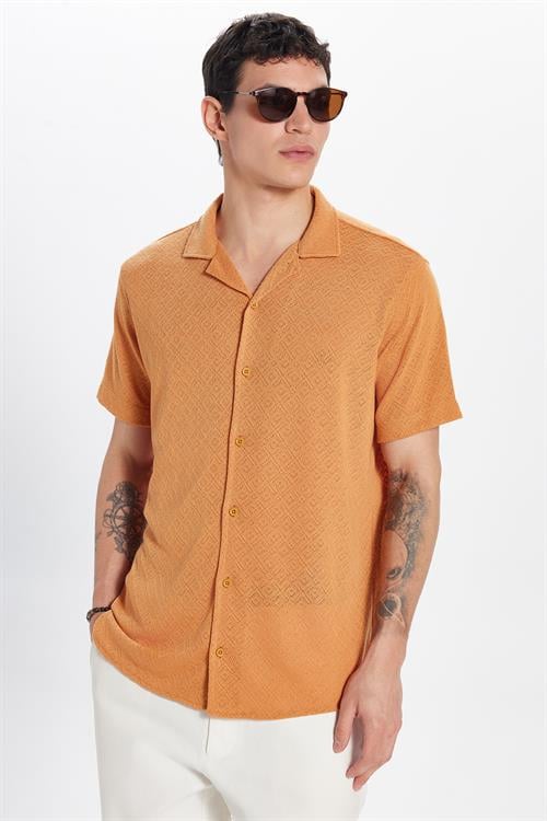 Erkek Slim Fit Dar Kesim Kısa Kollu Örme Doku Apaş Yaka Turuncu Gömlek