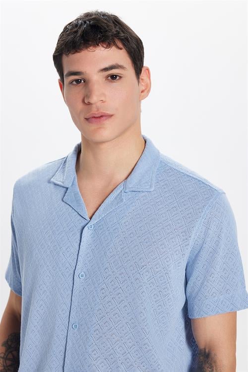 Erkek Slim Fit Dar Kesim Kısa Kollu Örme Doku Apaş Yaka Mavi Gömlek