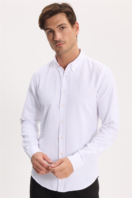 Erkek Slim Fit Dar Kesim Düz Oxford Armalı Düğmeli Yaka Beyaz Spor Gömlek