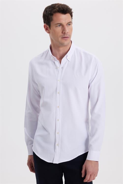 Erkek Slim Fit Dar Kesim Düz Oxford Armalı Düğmeli Yaka Beyaz Spor Gömlek