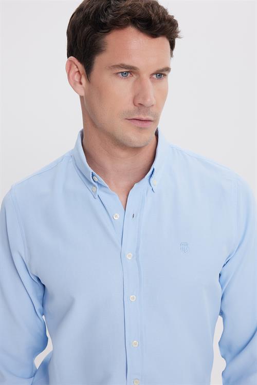 Erkek Slim Fit Dar Kesim Düz Oxford Armalı Düğmeli Yaka Mavi Spor Gömlek
