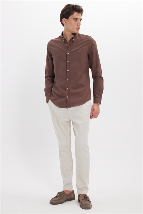 Erkek Slim Fit Dar Kesim Düz Oxford Armalı Düğmeli Yaka Kahverengi Spor Gömlek