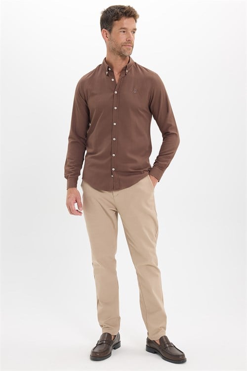 Erkek Slim Fit Dar Kesim Düz Oxford Armalı Düğmeli Yaka Kahverengi Spor Gömlek