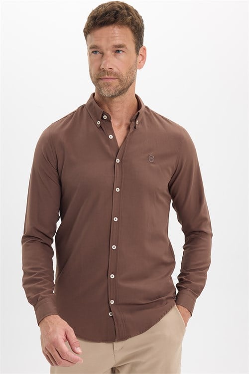 Erkek Slim Fit Dar Kesim Düz Oxford Armalı Düğmeli Yaka Kahverengi Spor Gömlek