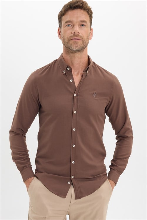 Erkek Slim Fit Dar Kesim Düz Oxford Armalı Düğmeli Yaka Kahverengi Spor Gömlek