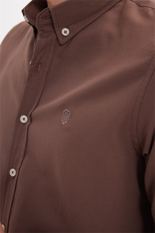 Erkek Slim Fit Dar Kesim Düz Oxford Armalı Düğmeli Yaka Kahverengi Spor Gömlek