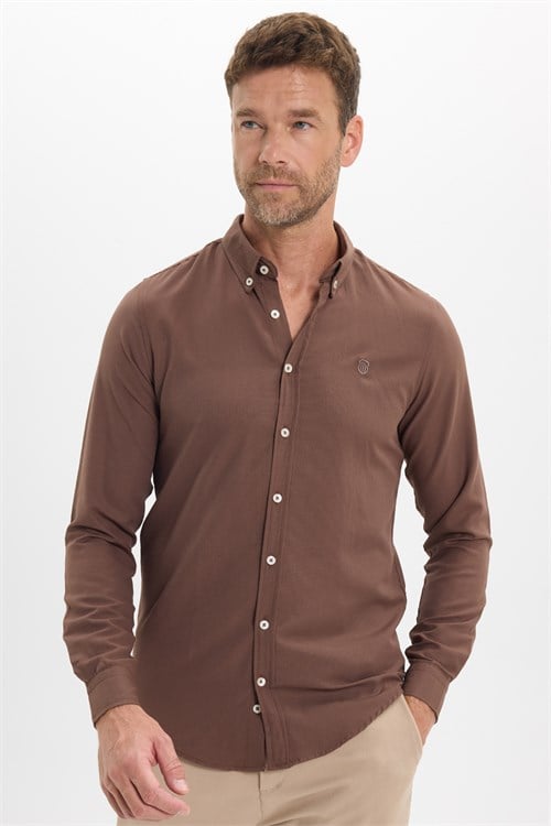 Erkek Slim Fit Dar Kesim Düz Oxford Armalı Düğmeli Yaka Kahverengi Spor Gömlek