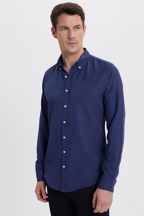 Erkek Slim Fit Dar Kesim Düz Oxford Armalı Düğmeli Yaka Lacivert Spor Gömlek