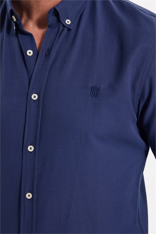 Erkek Slim Fit Dar Kesim Düz Oxford Armalı Düğmeli Yaka Lacivert Spor Gömlek