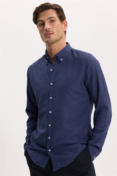 Erkek Slim Fit Dar Kesim Düz Oxford Armalı Düğmeli Yaka Lacivert Spor Gömlek