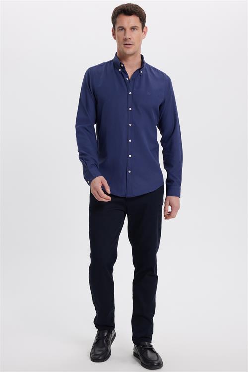 Erkek Slim Fit Dar Kesim Düz Oxford Armalı Düğmeli Yaka Lacivert Spor Gömlek