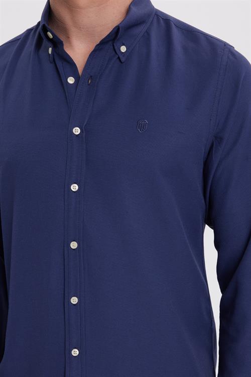 Erkek Slim Fit Dar Kesim Düz Oxford Armalı Düğmeli Yaka Lacivert Spor Gömlek