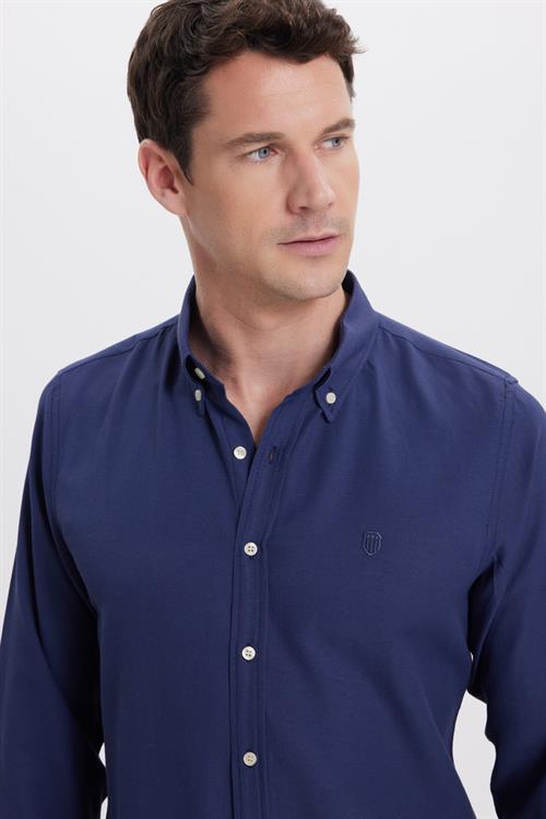 Erkek Slim Fit Dar Kesim Düz Oxford Armalı Düğmeli Yaka Lacivert Spor Gömlek