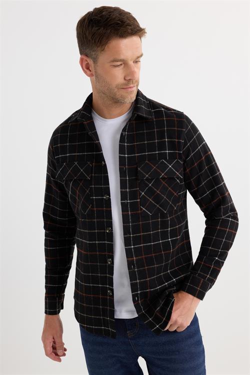 Erkek Slim Fit Dar Kesim Spor Yaka Çift Cep Kapaklı Kareli Gömlek
