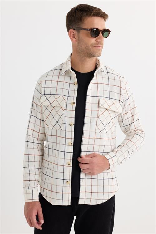 Erkek Slim Fit Dar Kesim Spor Yaka Çift Cep Kapaklı Kareli Gömlek