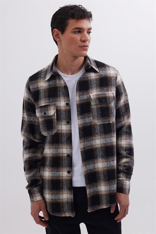 Erkek Slim Fit Dar Kesim Çift Cepli Kapaklı Spor Yaka Kareli Oduncu Gömlek