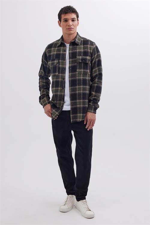 Erkek Slim Fit Dar Kesim Çift Cepli Kapaklı Spor Yaka Kareli Oduncu Gömlek