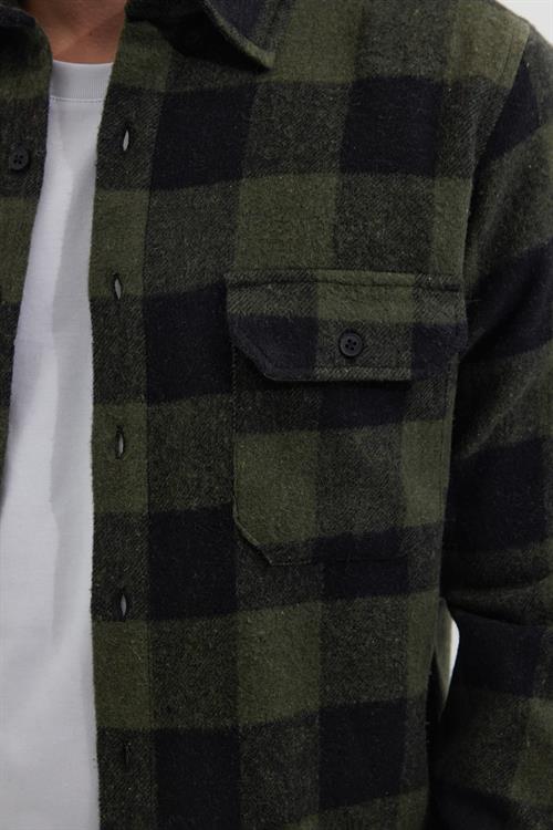Erkek Slim Fit Dar Kesim Uzun Kollu Kapaklı Çift Cepli Kareli Kışlık Oduncu Gömlek