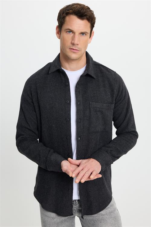 Erkek Slim Fit Dar Kesim  Armürlü Oduncu Cepli Spor Yaka Siyah Gömlek