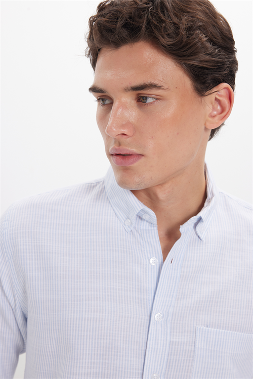 Erkek Slim Fit Dar Kesim %100 Pamuk Düğmeli Yaka Çizgili Uzun Kollu Cepli Keten Efektli Mavi Gömlek