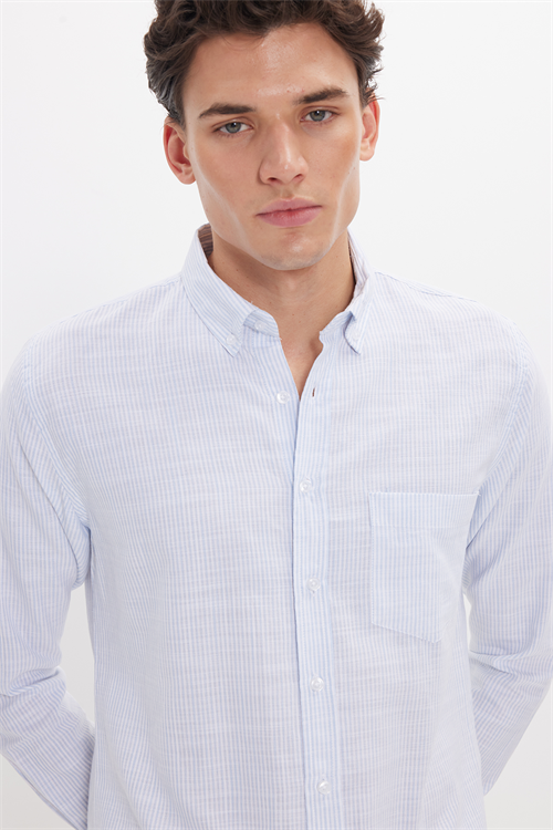 Erkek Slim Fit Dar Kesim %100 Pamuk Düğmeli Yaka Çizgili Uzun Kollu Cepli Keten Efektli Mavi Gömlek