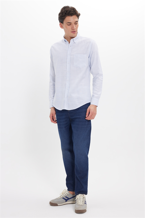 Erkek Slim Fit Dar Kesim %100 Pamuk Düğmeli Yaka Çizgili Uzun Kollu Cepli Keten Efektli Mavi Gömlek