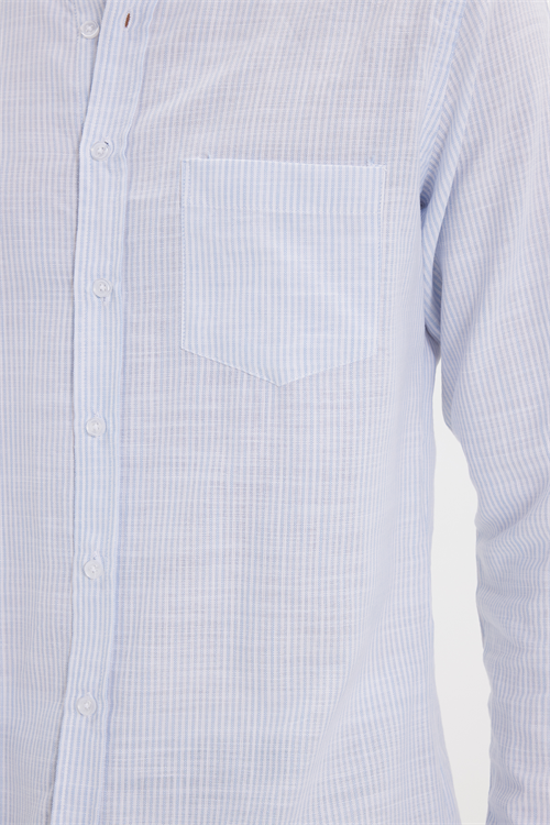 Erkek Slim Fit Dar Kesim %100 Pamuk Düğmeli Yaka Çizgili Uzun Kollu Cepli Keten Efektli Mavi Gömlek