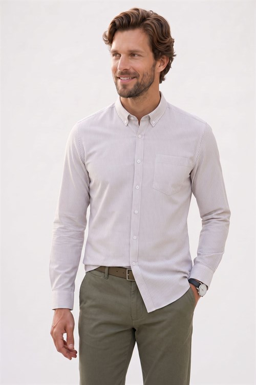 Erkek Slim Fit Dar Kesim %100 Pamuk Düğmeli Yaka Çizgili Uzun Kollu Cepli Keten Bej Gömlek