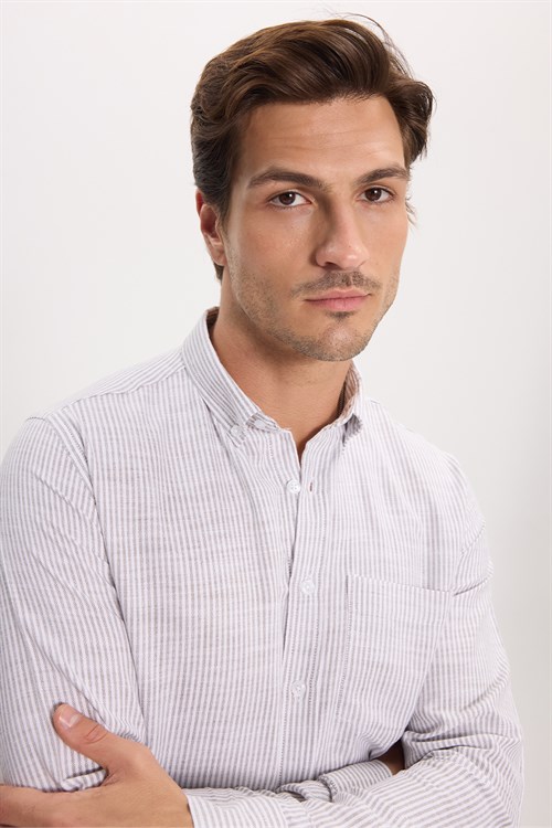 Erkek Slim Fit Dar Kesim %100 Pamuk Düğmeli Yaka Çizgili Uzun Kollu Cepli Keten Efektli Haki Gömlek