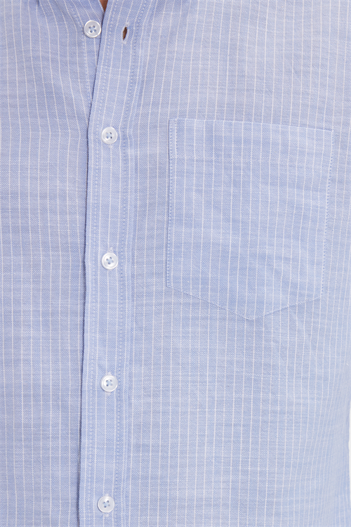Erkek Slim Fit Dar Kesim %100 Pamuk Düğmeli Yaka Çizgili Uzun Kollu Cepli Keten Efektli Mavi Gömlek
