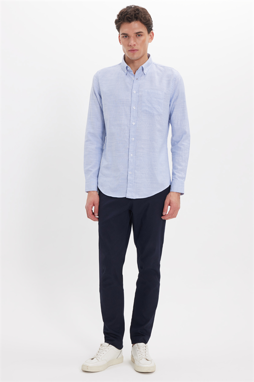 Erkek Slim Fit Dar Kesim %100 Pamuk Düğmeli Yaka Çizgili Uzun Kollu Cepli Keten Efektli Mavi Gömlek