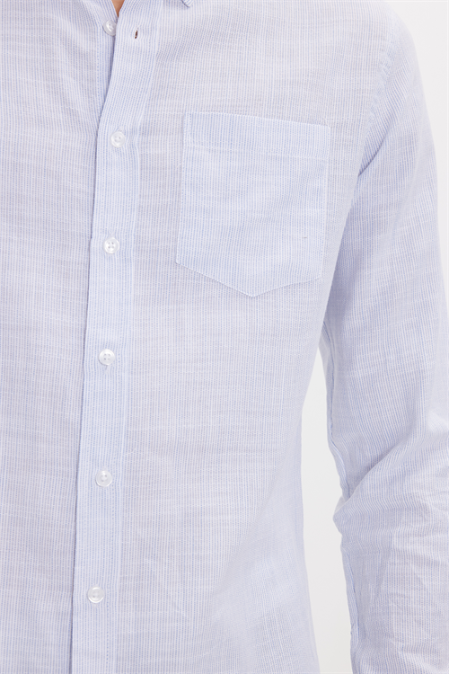 Erkek Slim Fit Dar Kesim %100 Pamuk Düğmeli Yaka Çizgili Uzun Kollu Cepli Keten Efektli Mavi Gömlek