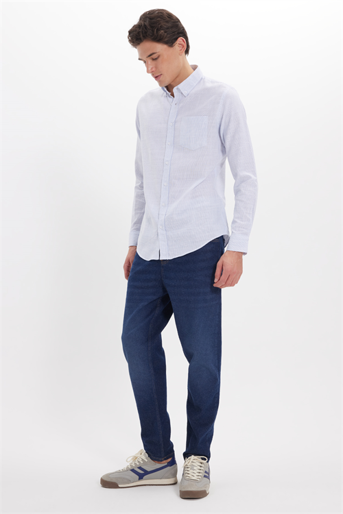 Erkek Slim Fit Dar Kesim %100 Pamuk Düğmeli Yaka Çizgili Uzun Kollu Cepli Keten Efektli Mavi Gömlek